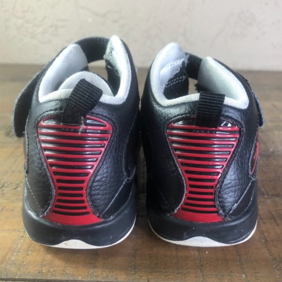 Air Jordan Hallowed ground sneakers 9C - Picture 3 of 3